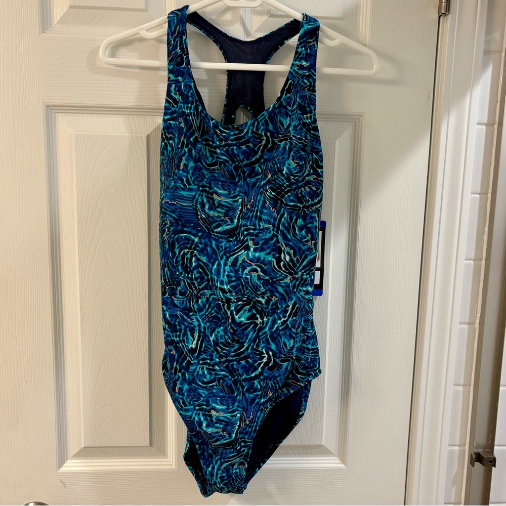 NWT TYR Blue One Piece Swimsuit Racerback Size L
Smoke free pet friendly home